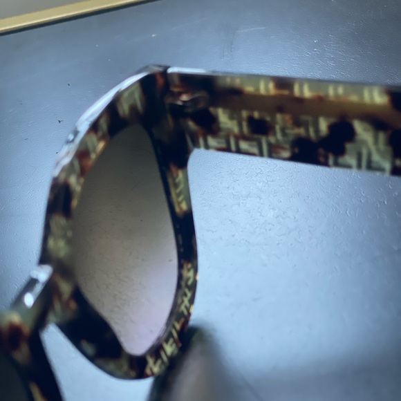 🕶️✨FENDI CAT EYE SUNGLASSES ✨🕶️ - Picture 3 of 5